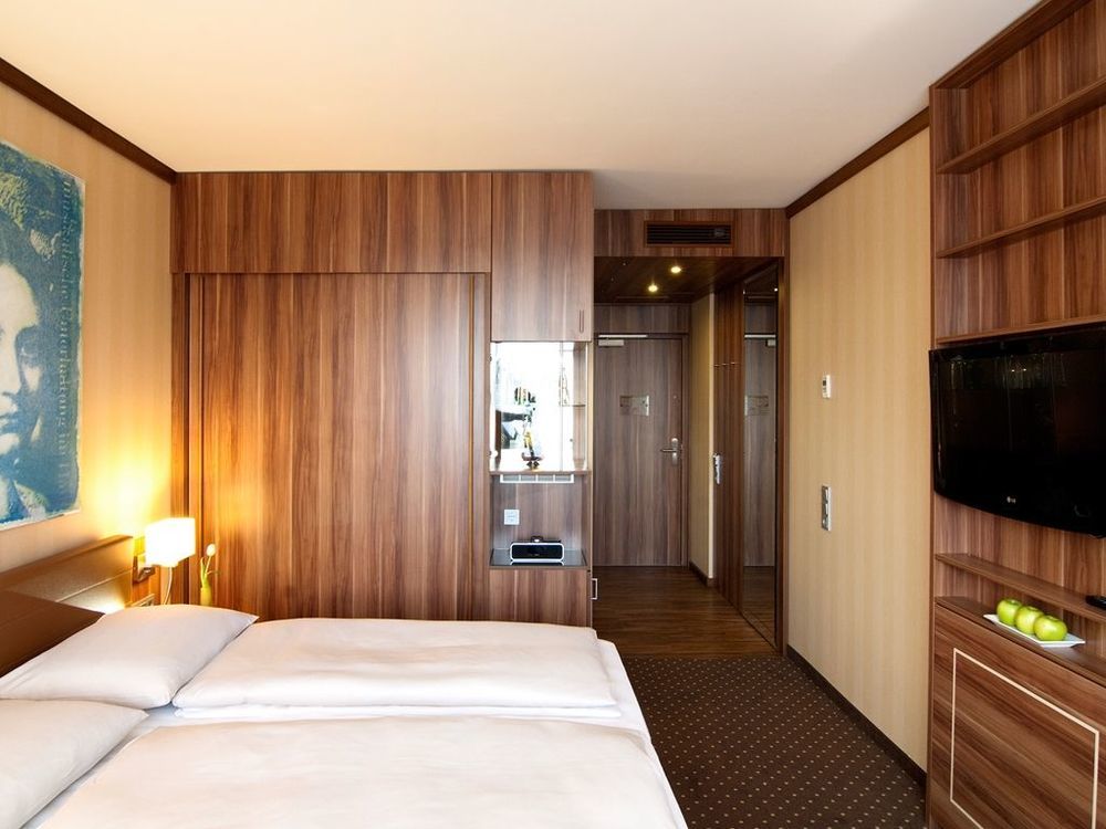 ลีฟวิง โฮเต็ล ดึสเซลดอร์ฟ Hotel ดุสเซลดอร์ฟ ภายนอก รูปภาพ