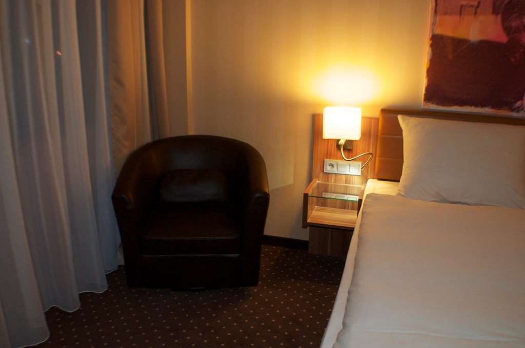 ลีฟวิง โฮเต็ล ดึสเซลดอร์ฟ Hotel ดุสเซลดอร์ฟ ภายนอก รูปภาพ