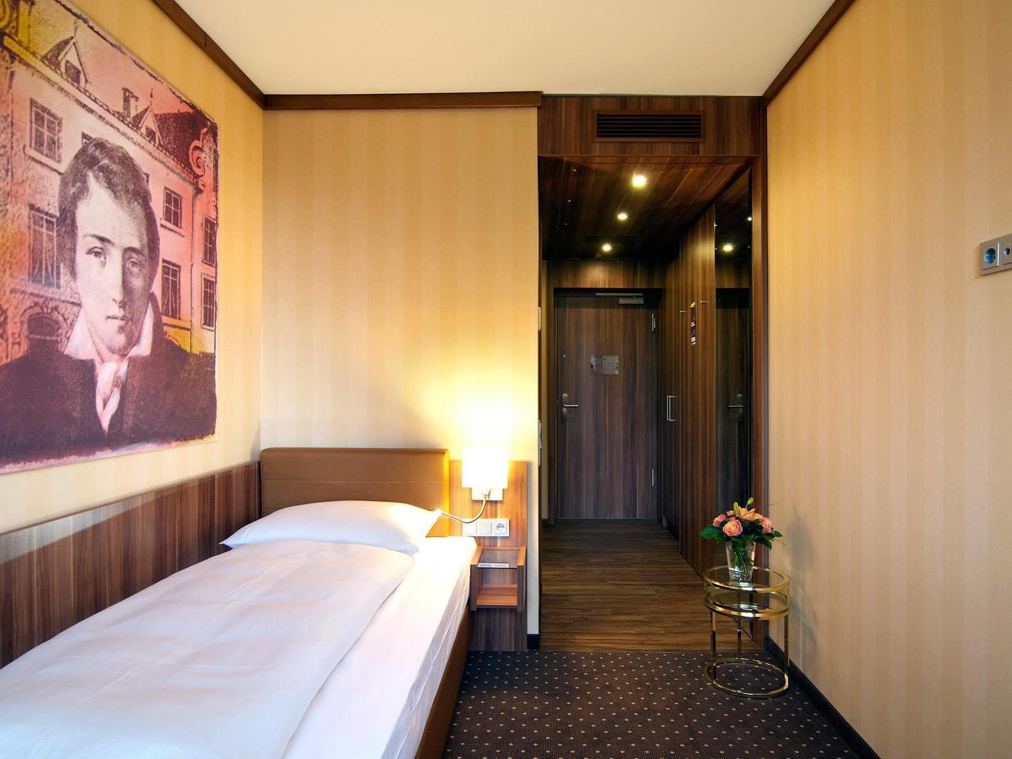 ลีฟวิง โฮเต็ล ดึสเซลดอร์ฟ Hotel ดุสเซลดอร์ฟ ภายนอก รูปภาพ